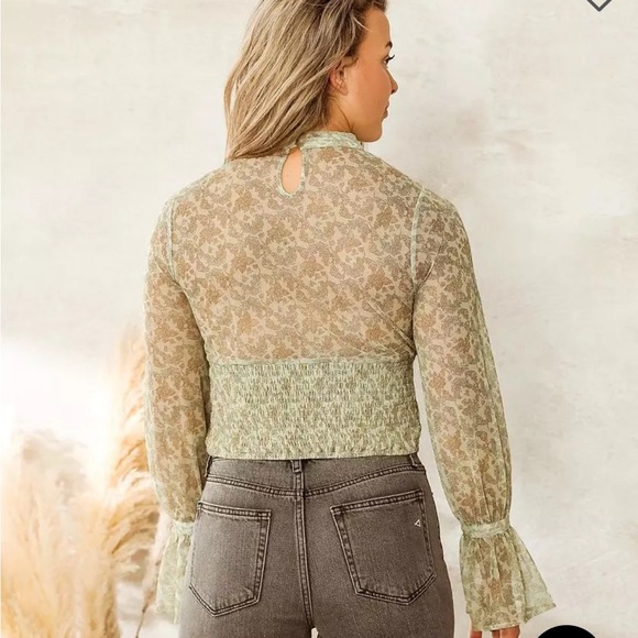 Mesh Keyhole Top - Picture 2 of 6